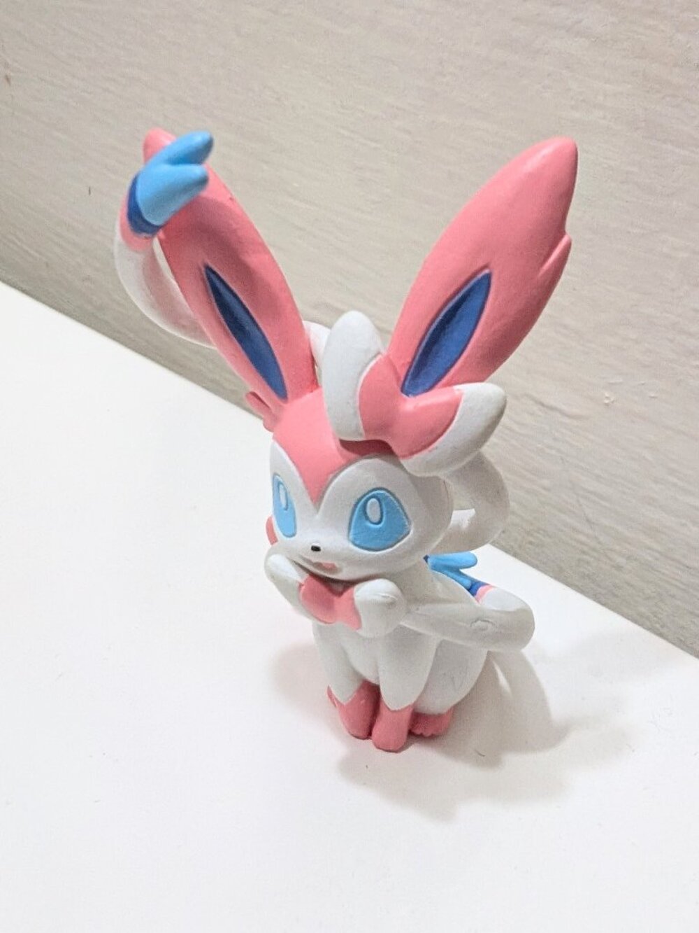 Sylveon Pokemon Figure Tenohira Series TAKARATOMY 2013 Japan
